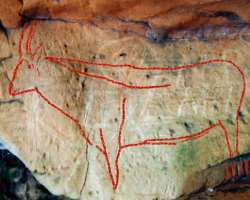 The engravings and bas-reliefs were also discovered on the walls and ceilings of few caves. All the figures in the caves are believed to be human-made